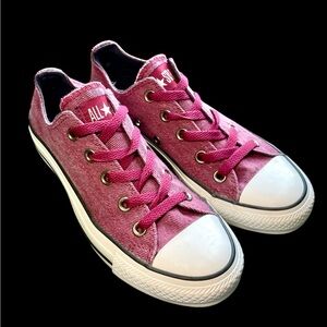 Women’s converse lowtops